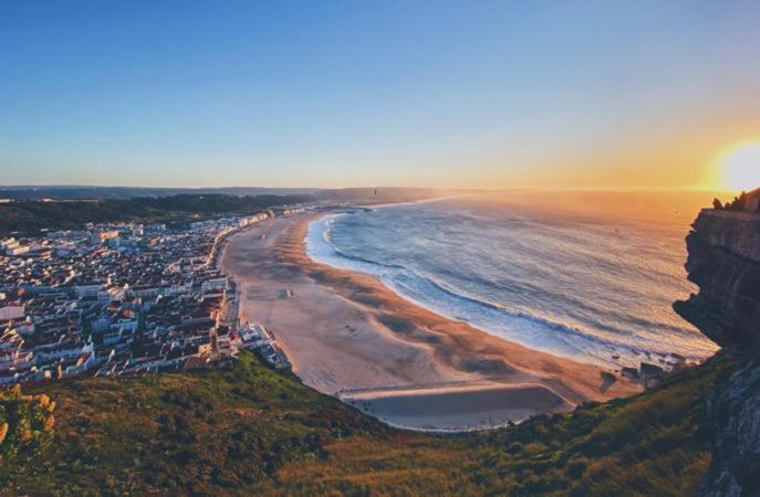Sunset Terrace - Beachfront Apartment With Private Parking Nazare Exterior photo