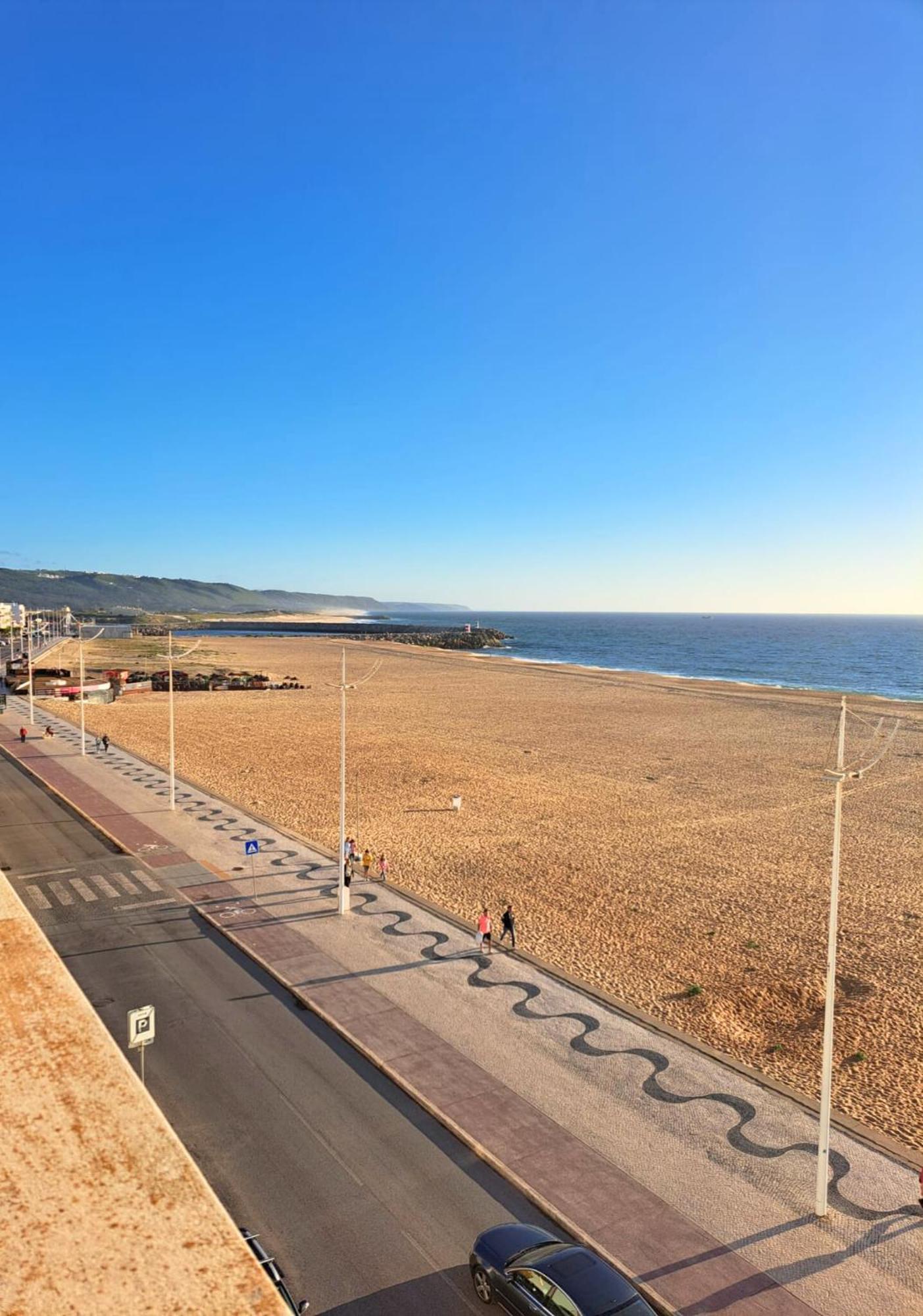 Sunset Terrace - Beachfront Apartment With Private Parking Nazare Exterior photo