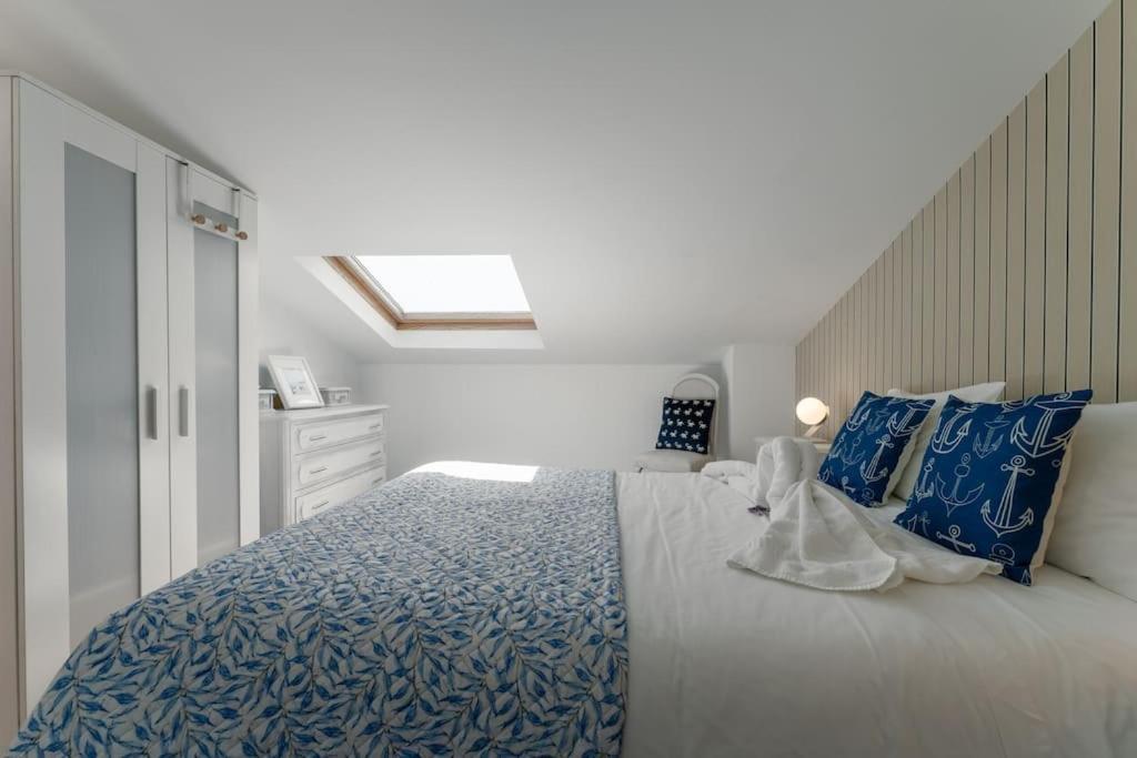 Sunset Terrace - Beachfront Apartment With Private Parking Nazare Exterior photo
