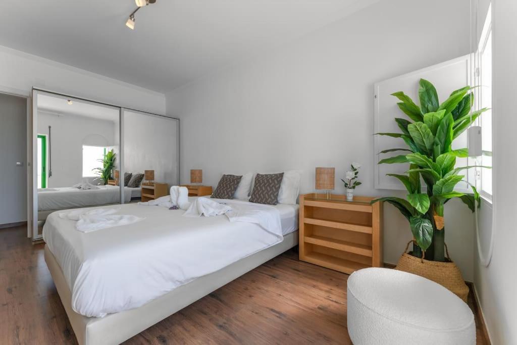 Sunset Terrace - Beachfront Apartment With Private Parking Nazare Exterior photo